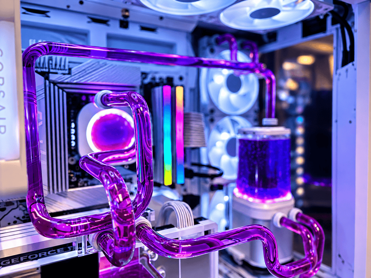 Purple coolant reservoir inside a white Utopia Renegade PC
